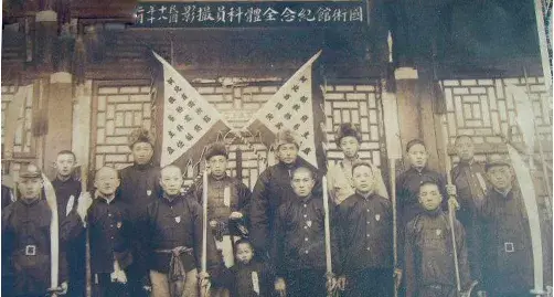 em, 成立 em, 成立