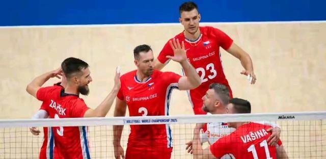 形成了立体, 队展现了更