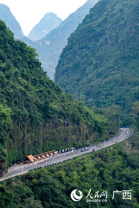 为主, 进喀斯特峰, 了五色糯米 为主, 进喀斯特峰, 了五色糯米